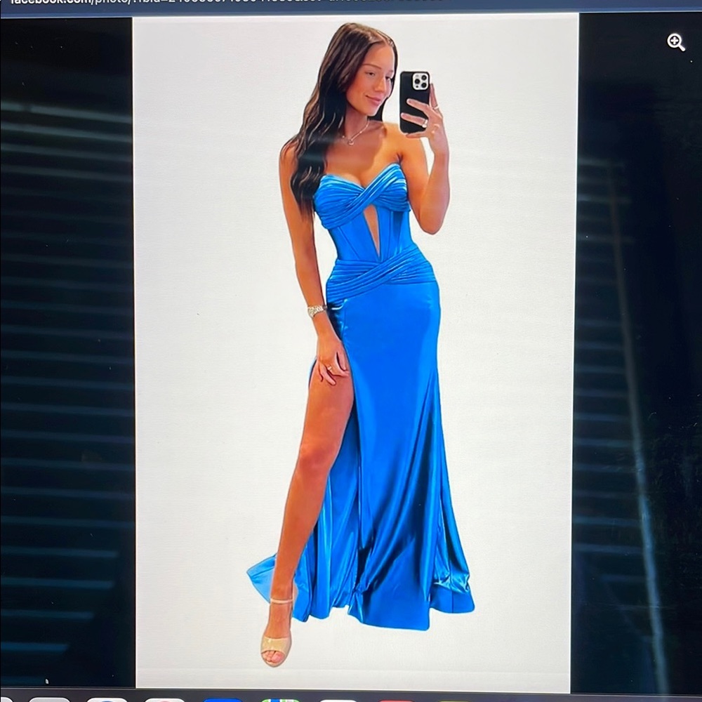 Elegant Blue Evening Gown